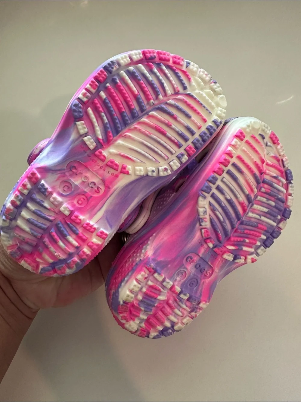 6C Kids Tie-Dye Crocs Sandals in Pink & Purple